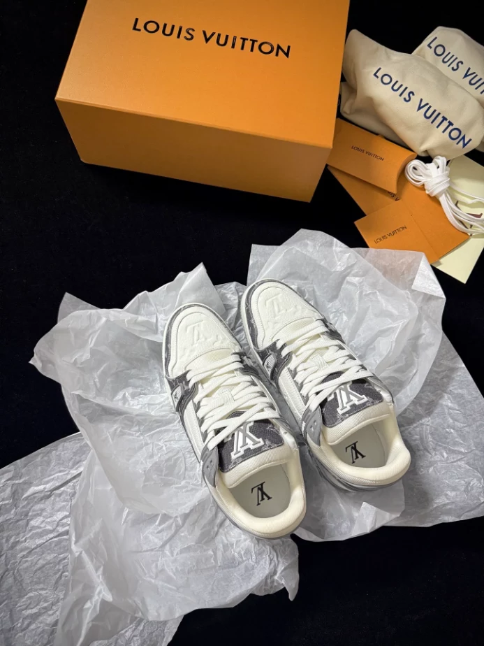 LOUIS VUITTON TRAINER SNEAKER – LVS252