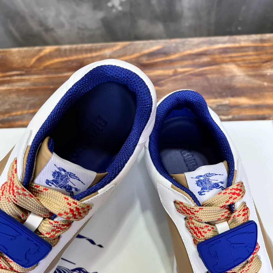BURBERRY LEATHER SNEAKERS – BBR076