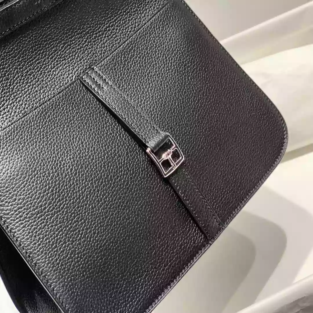 Hermes Halzan 25 Bag in Black Clemence Leather – HW088
