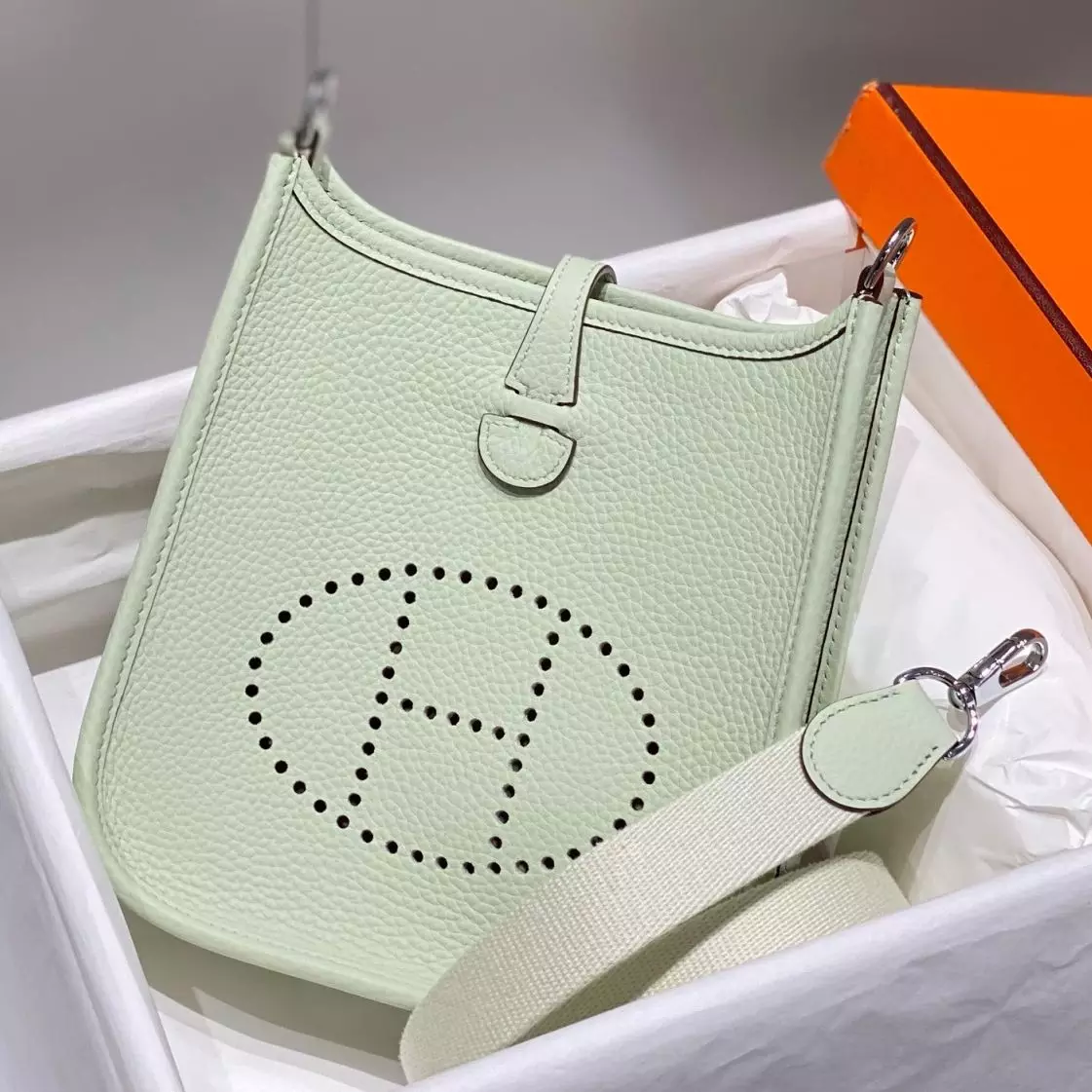 Hermes Evelyne III TPM Bag In Vert Fizz Clemence Leather – HW044