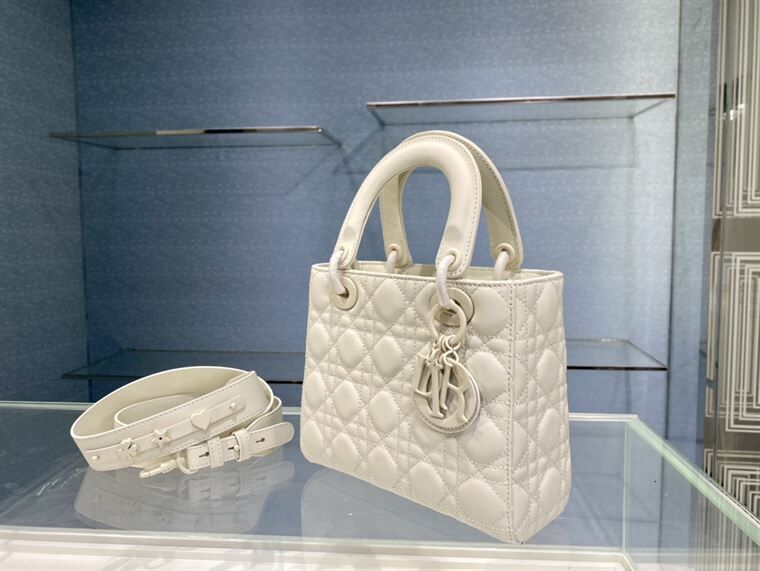 MEDIUM ULTRAMATTE LADY DIOR BAG LATTE ULTRAMATTE CANNAGE CALSKIN – DOB003