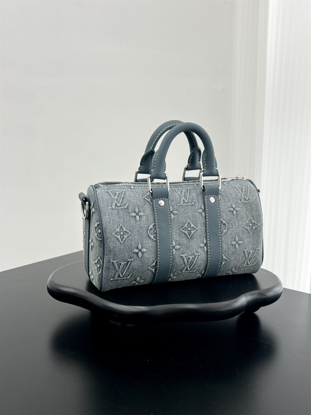 LOUIS VUITTON KEEPALL BANDOULIERE 25 – LVB051