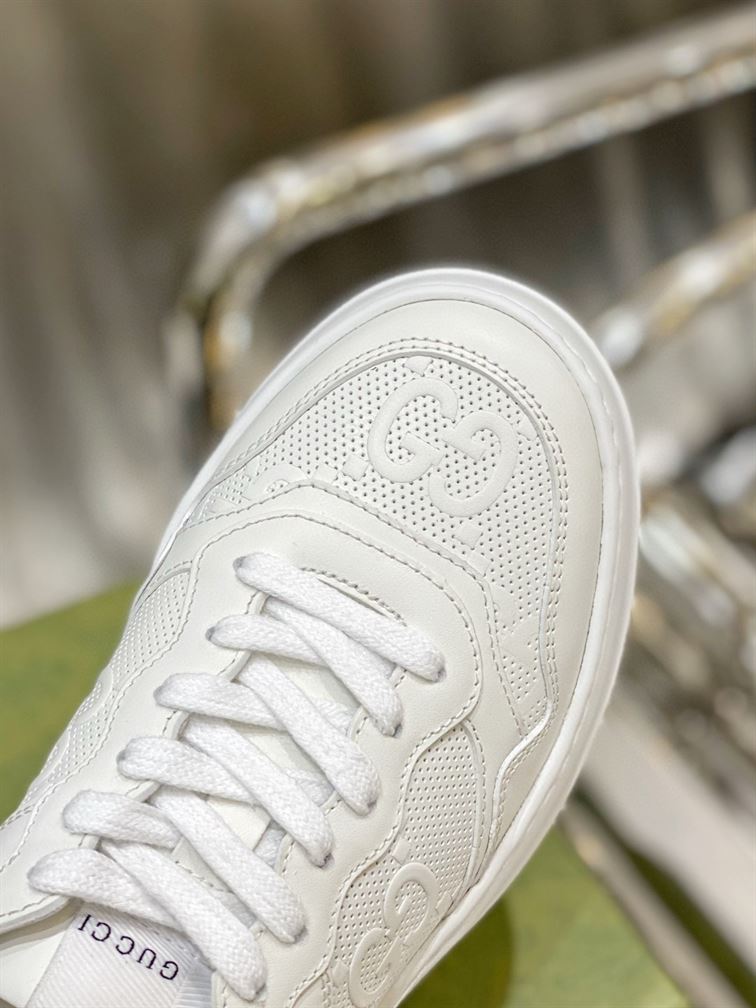 GUCCI MEN’S GG EMBOSSED SNEAKER WHITE LEATHER – GCC005