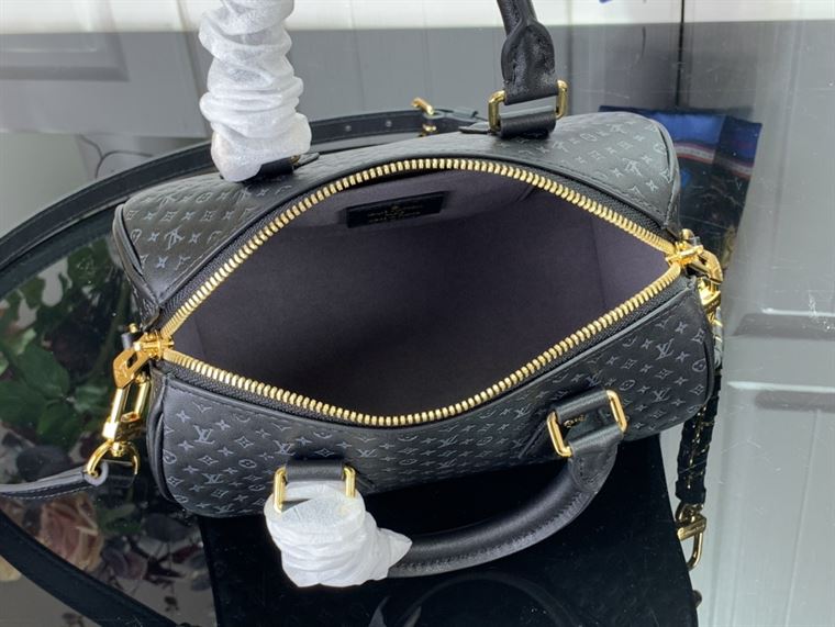 LOUIS VUITTON SPEEDY BANDOULIERE 20 – LW090