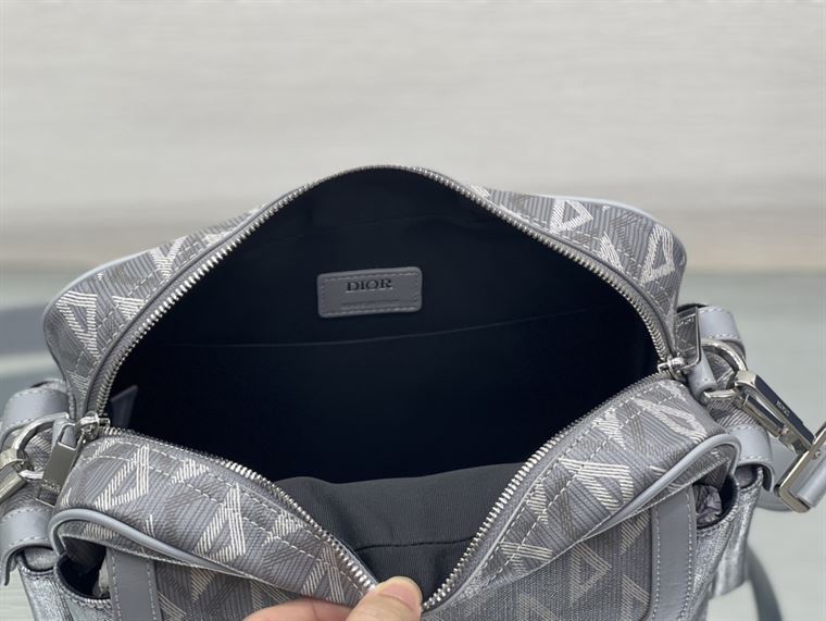 DIOR HIT THE ROAD MESSENGER BAG – DIO034