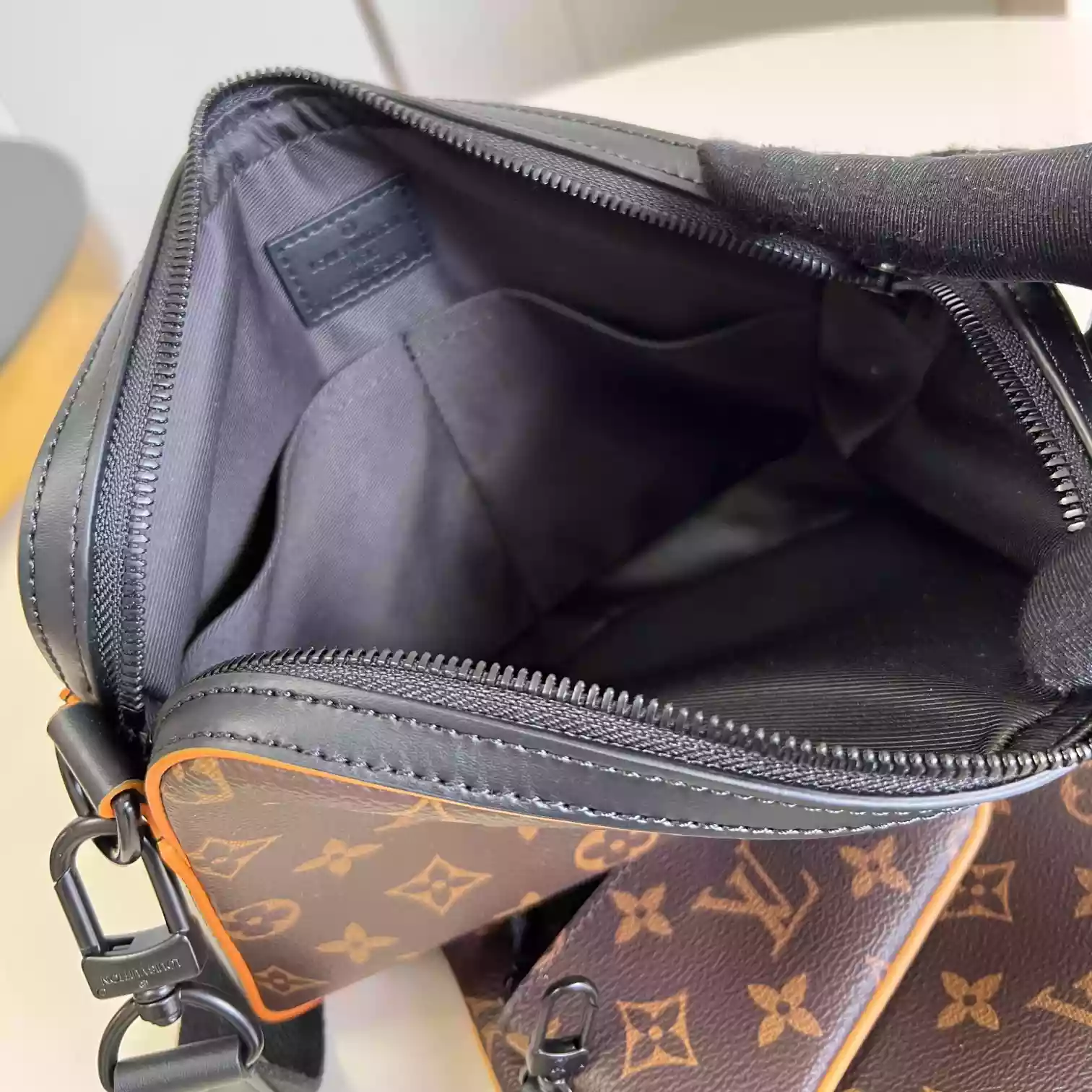 TRIO MESSENGER BAG MONOGRAM MACASSAR M46694 – LW453