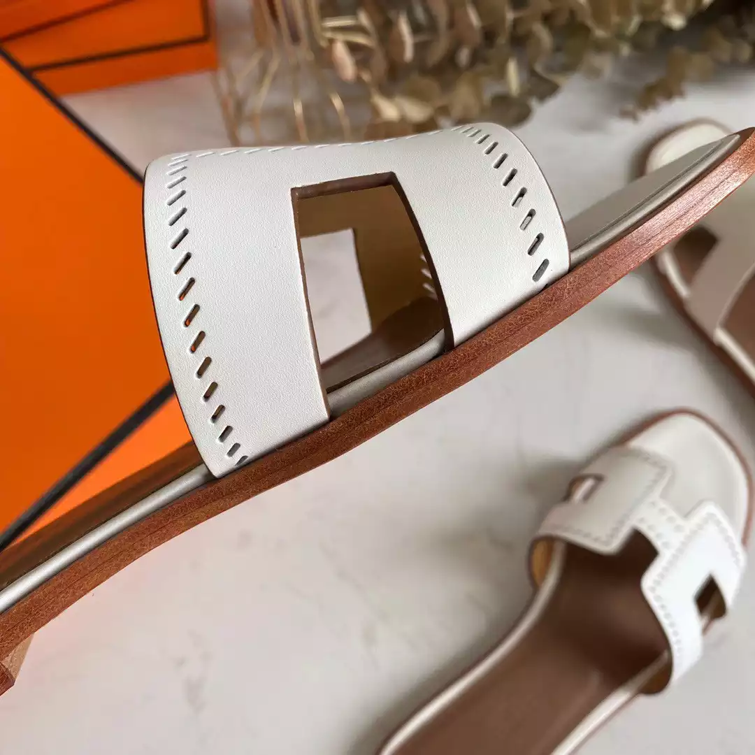 HERMES ORAN SLIDE SANDALS IN WHITE SWIFT PERFORATED CALFSKIN – HMSD101