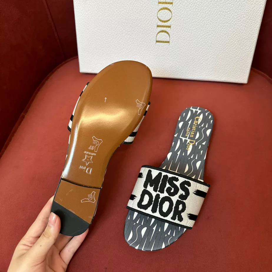 DIOR DWAY SLIDE – DS034