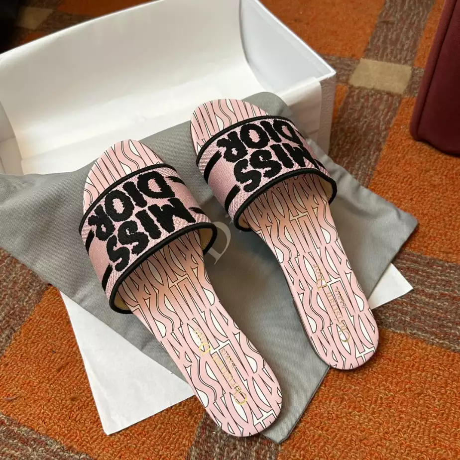 DIOR DWAY SLIDE – DS024