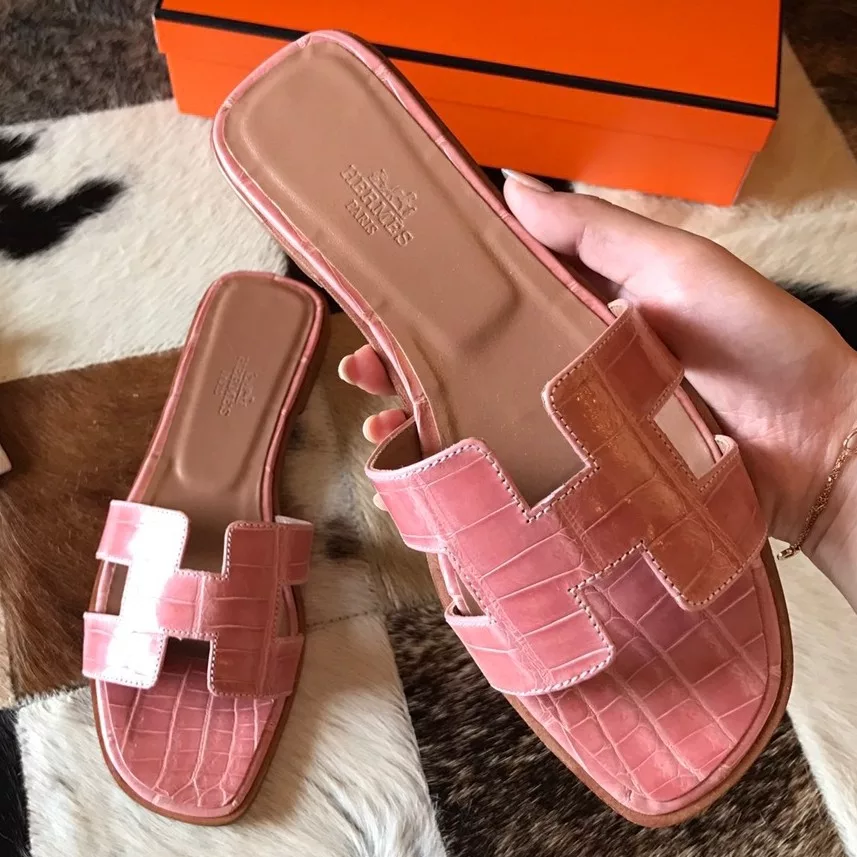 HERMES ORAN SLIDE SANDALS IN PINK SHINY NILOTICUS CROCODILE SKIN – HMSD053