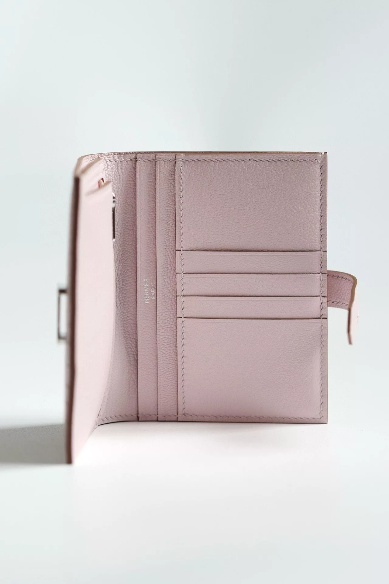 Hermes Bearn Compact Wallet in Mauve Pale Matte Alligator Leather – HW167