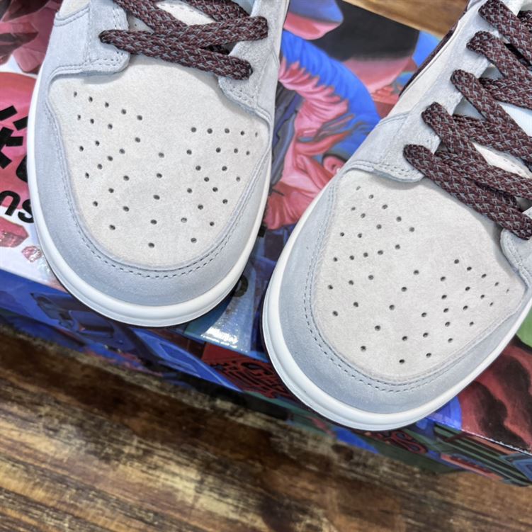 NIKE SB DUNK LOW SNEAKER – NSN011