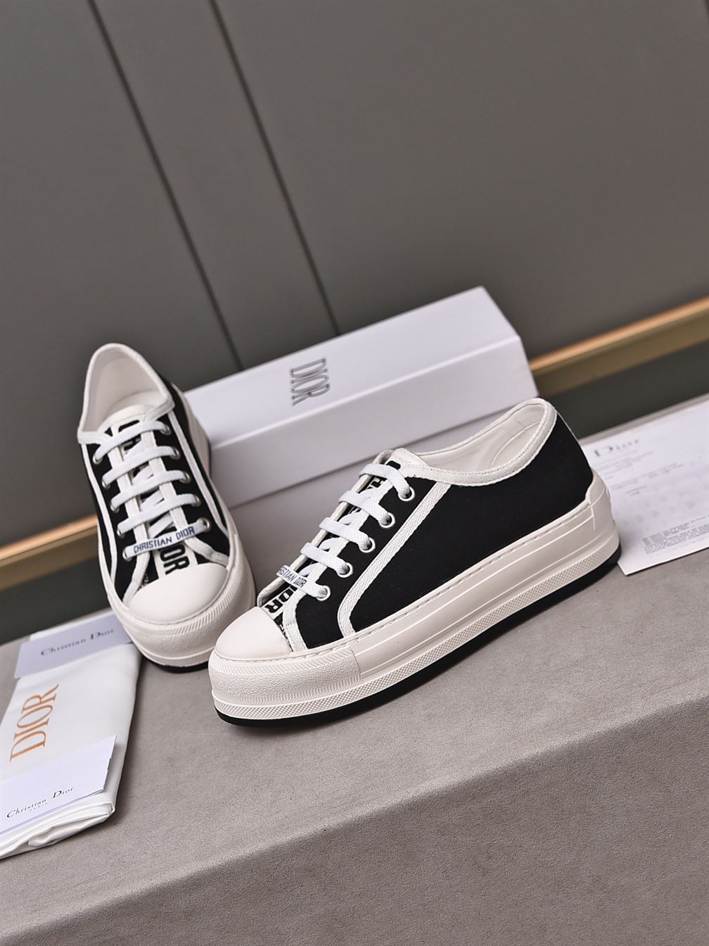 DIOR WALK’N’DIOR PLATFORM LOW-TOP SNEAKER – DO146