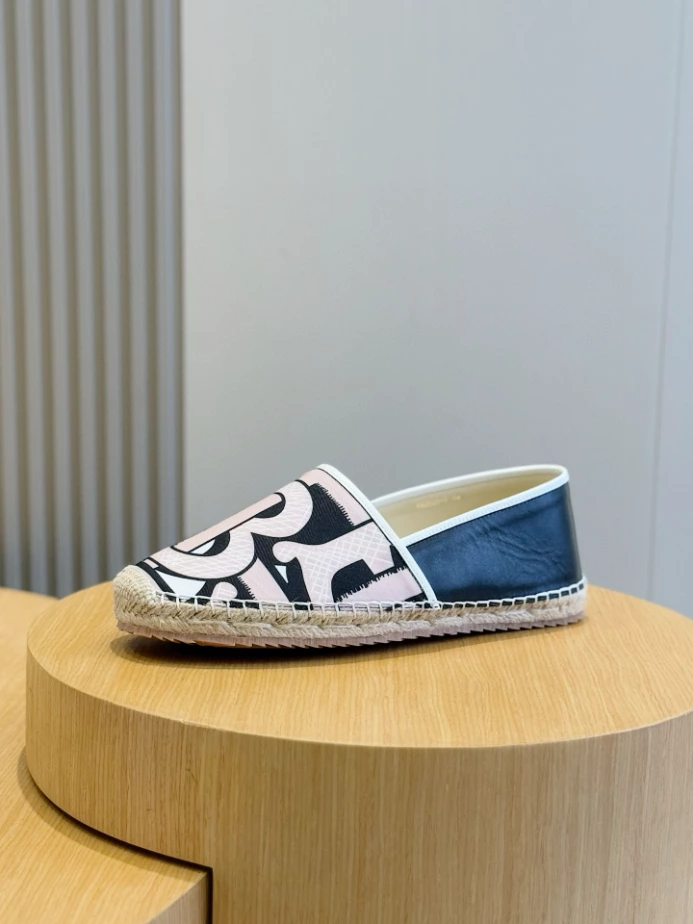 BURBERRY CANVAS STRAW BUCKET – BBR042