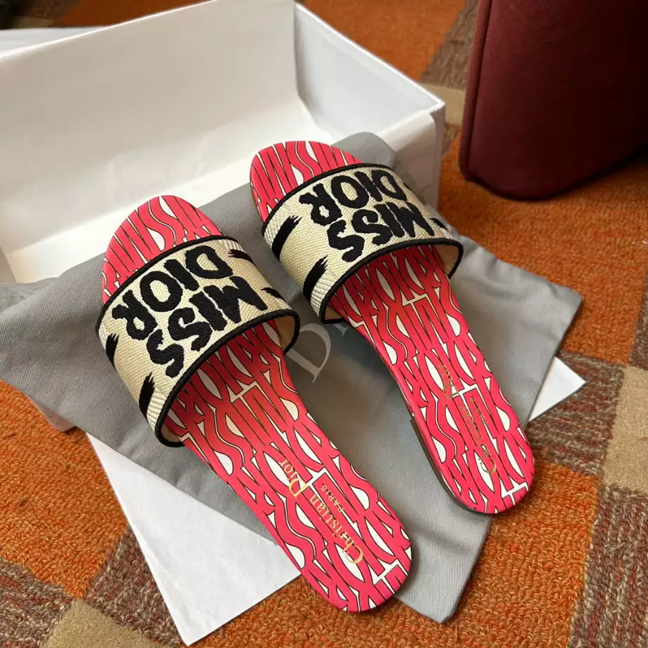 DIOR DWAY SLIDE – DS027