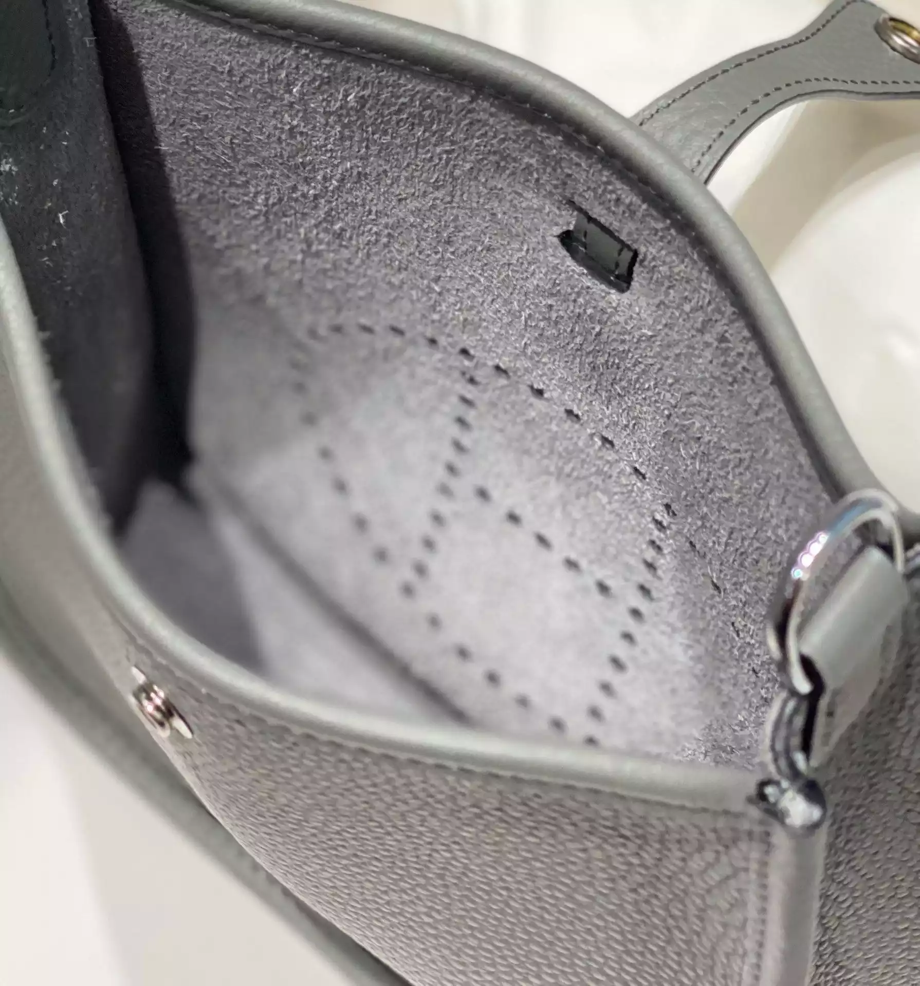 Hermes Evelyne III TPM Bag In Gris Meyer Clemence Leather – HW043