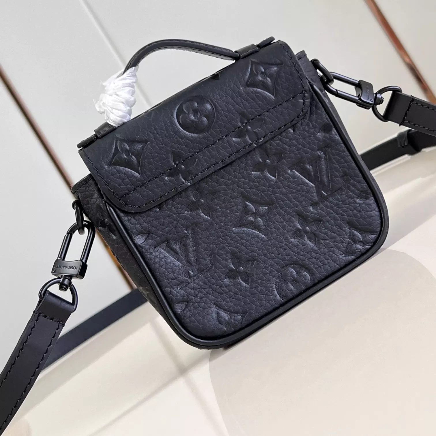 PICO S-LOCK BLACK TAURILLON MONOGRAM M83148 – LW447