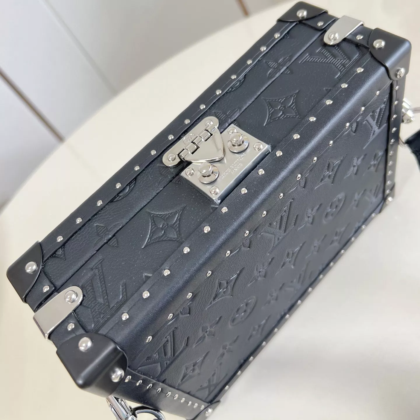 CLUTCH BOX BLACK MONOGRAM SHADOW COWHIDE LEATHER M12876  – LW275