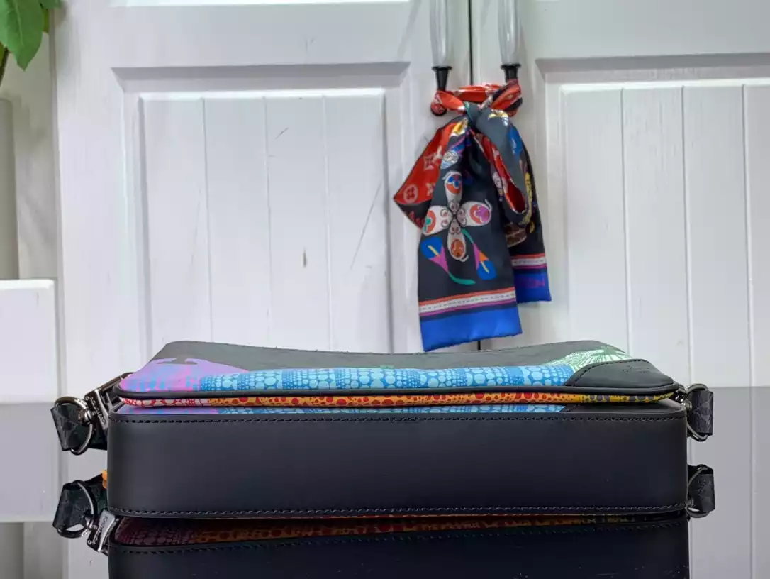 X YAYOI KUSAMA TRIO MESSENGER MONOGRAM PUMPKIN PRINT M46435 – LW269