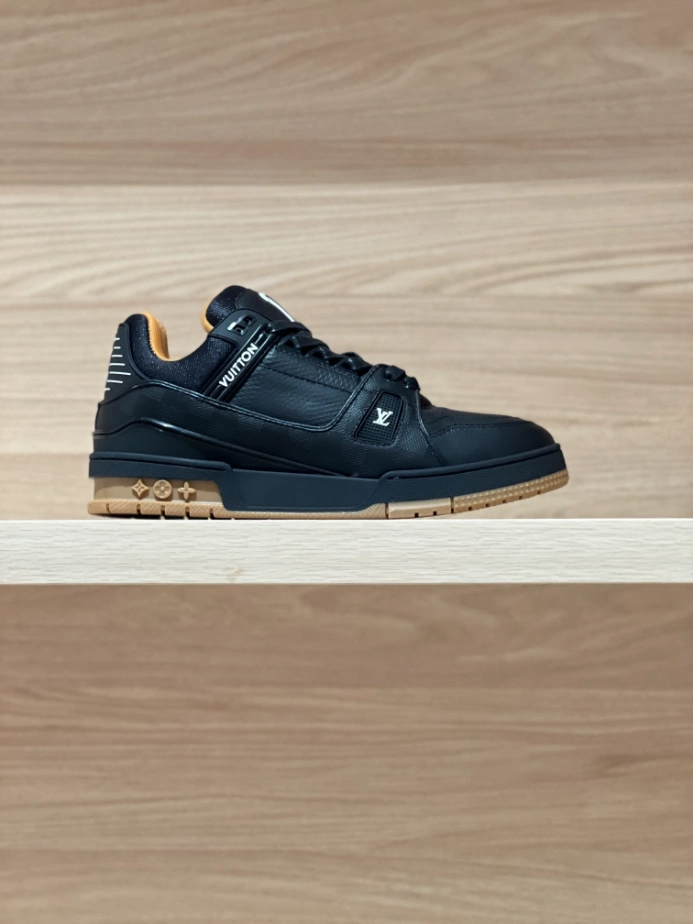 LOUIS VUITTON TRAINER SNEAKER – LVS243