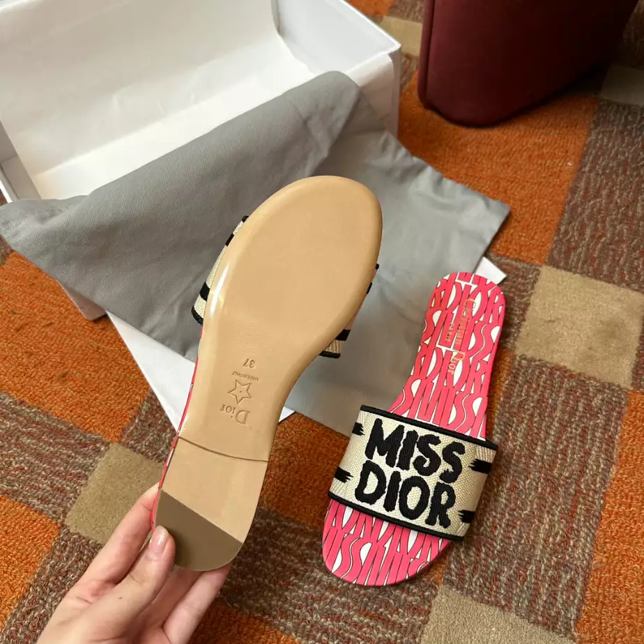 DIOR DWAY SLIDE – DS027