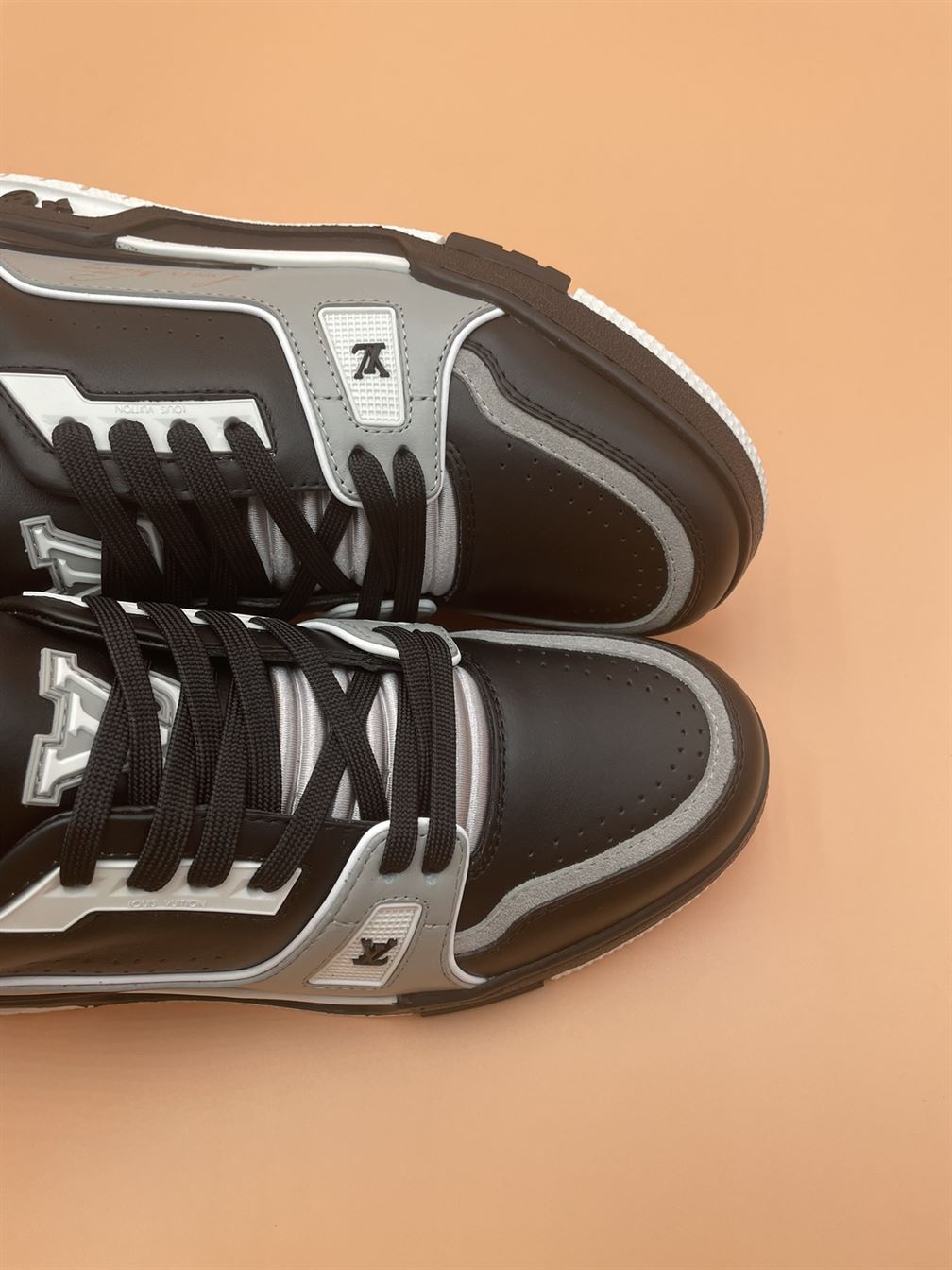 LOUIS VUITTON TRAINER SNEAKER BLACK – LVS126