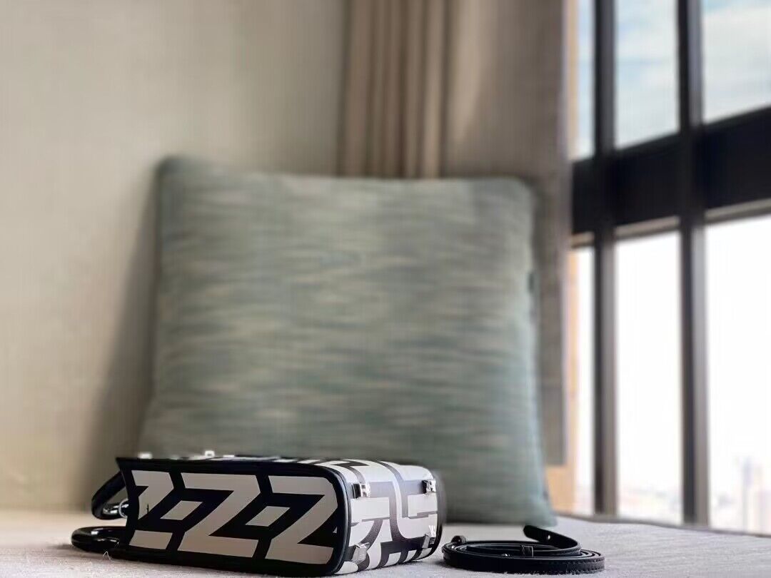 FENDI MINI SUNSHINE SHOPPER TWO TONE LEATHER FENDI BY MARC JACOBS MINI BAG – F040