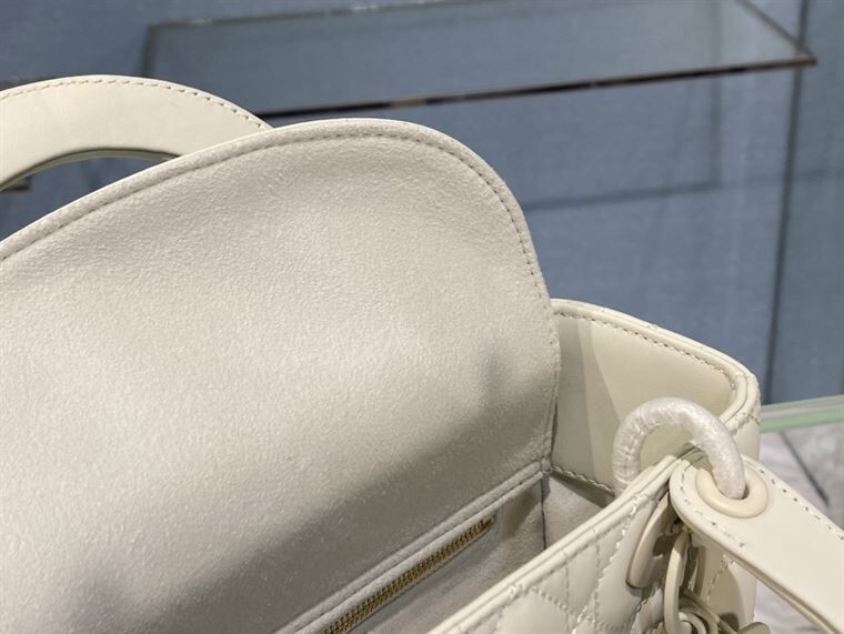 MEDIUM ULTRAMATTE LADY DIOR BAG LATTE ULTRAMATTE CANNAGE CALSKIN – DOB003