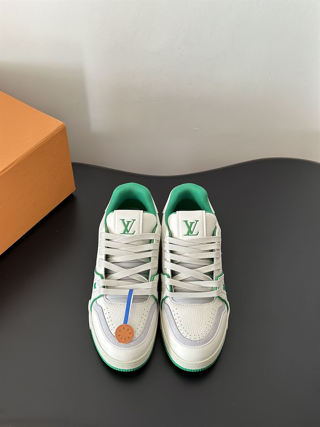 LOUIS VUITTON LV TRAINER SNEAKER – LVS195