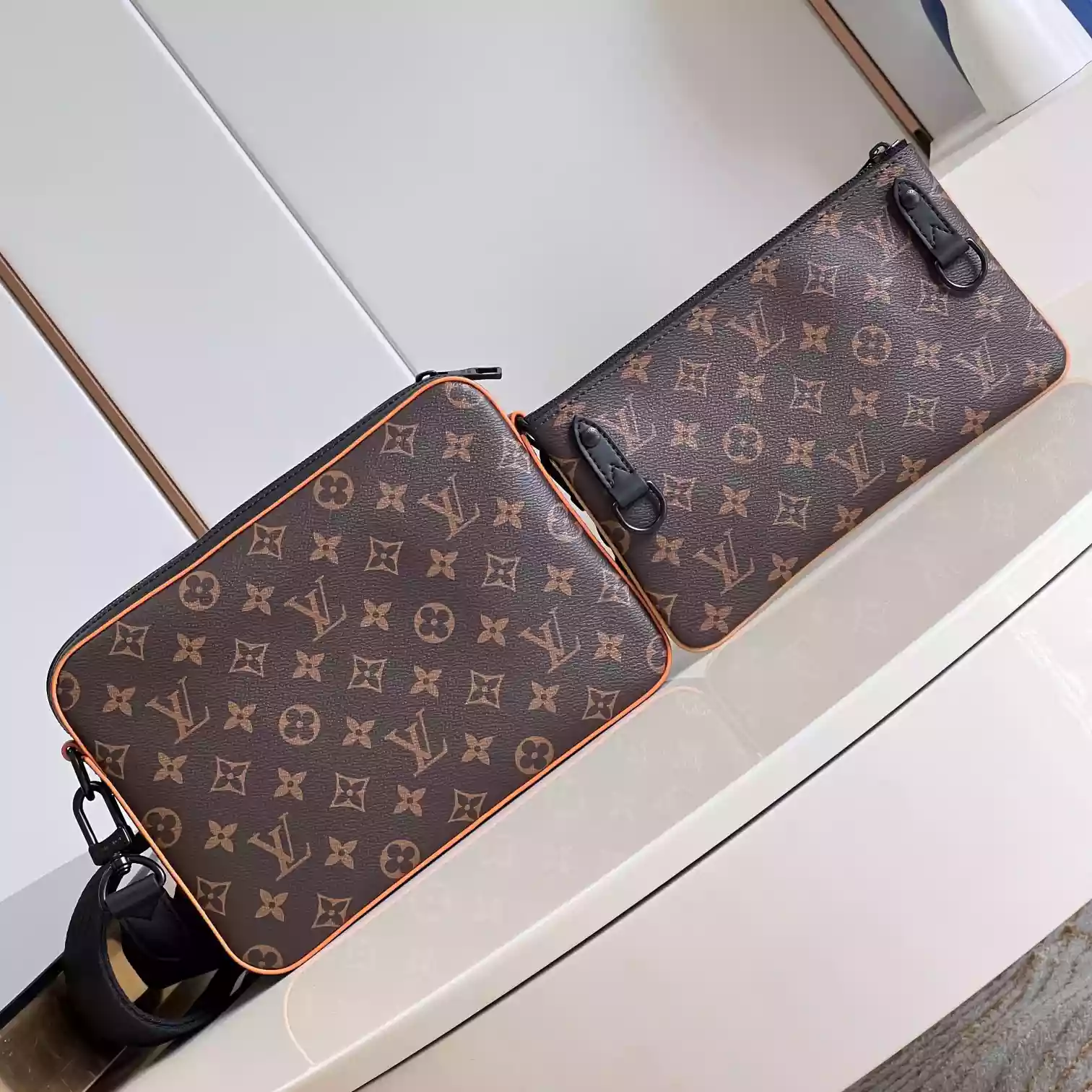 TRIO MESSENGER BAG MONOGRAM MACASSAR M46694 – LW453