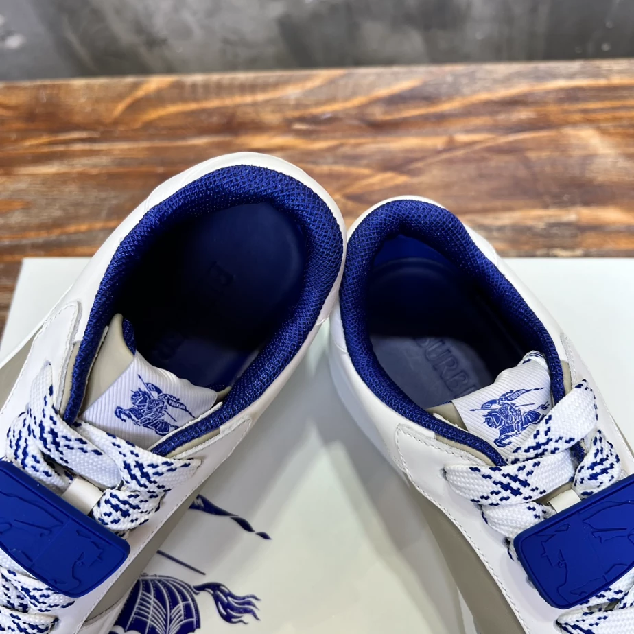 BURBERRY LEATHER SNEAKERS – BBR077