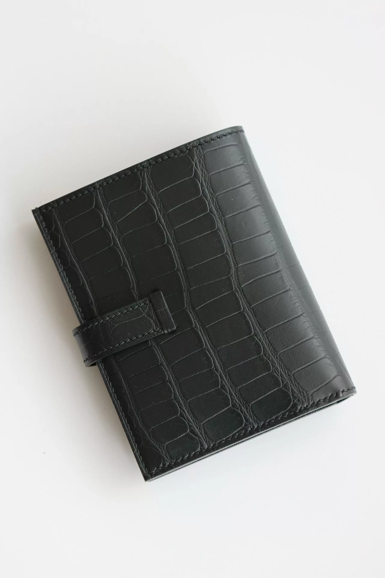 Hermes Bearn Compact Wallet in Black Matte Alligator Leather – HW171