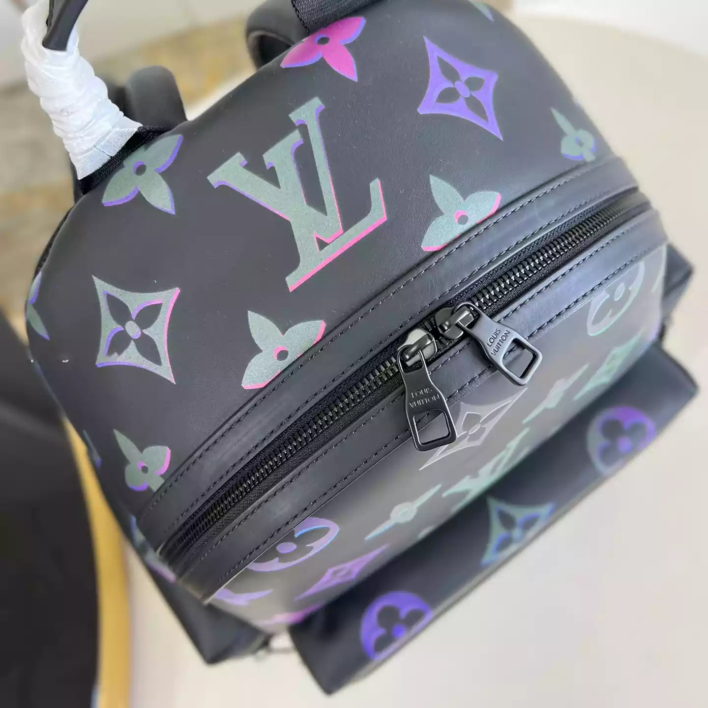 COMET CALF LEATHER BACKPACK IN BLACK M22488 – LW351