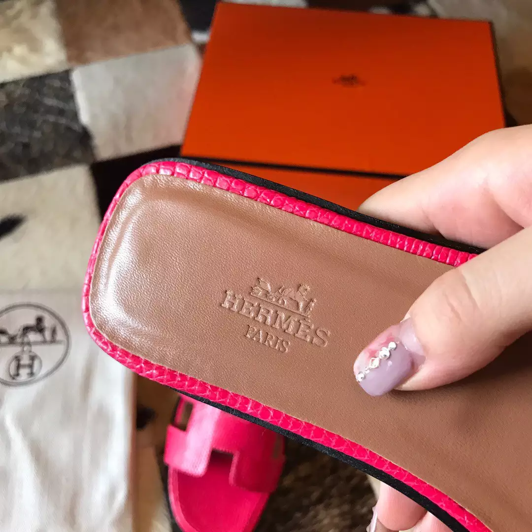 HERMES ORAN SLIDE SANDALS IN RED LIZARD LEATHER – HMSD121