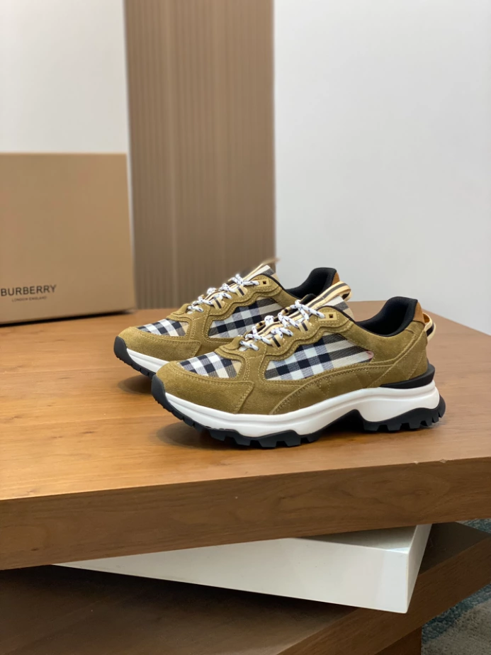 BURBERRY SNEAKERS – BBR067