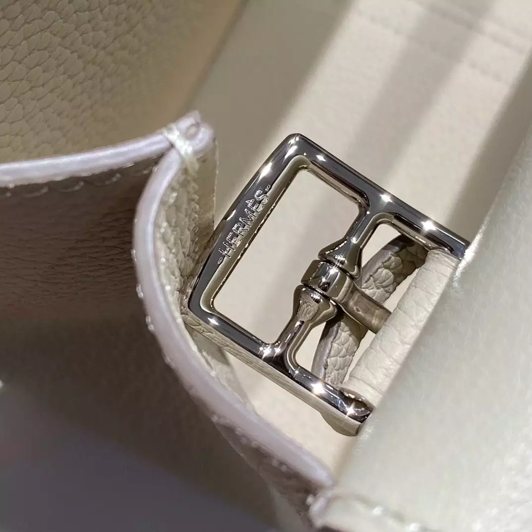 Hermes Halzan 25 Bag in Craie Clemence Leather – HW092