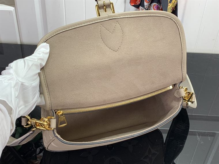 LOUIS VUITTON DIANE MONOGRAM EMPREINTE – LW114