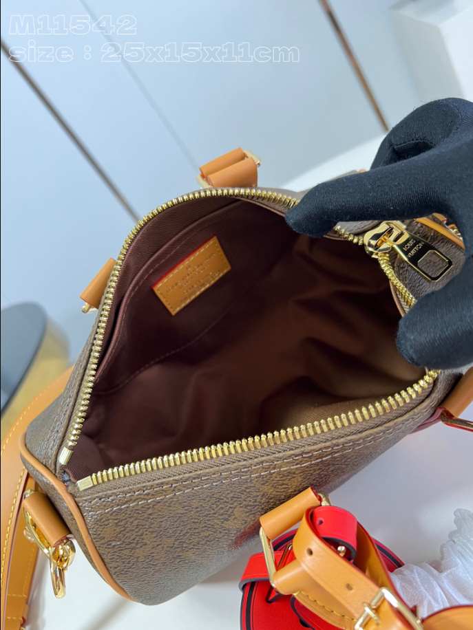 Louis Vuitton Keepall Bandoulière 25 Bag Gold – LW130