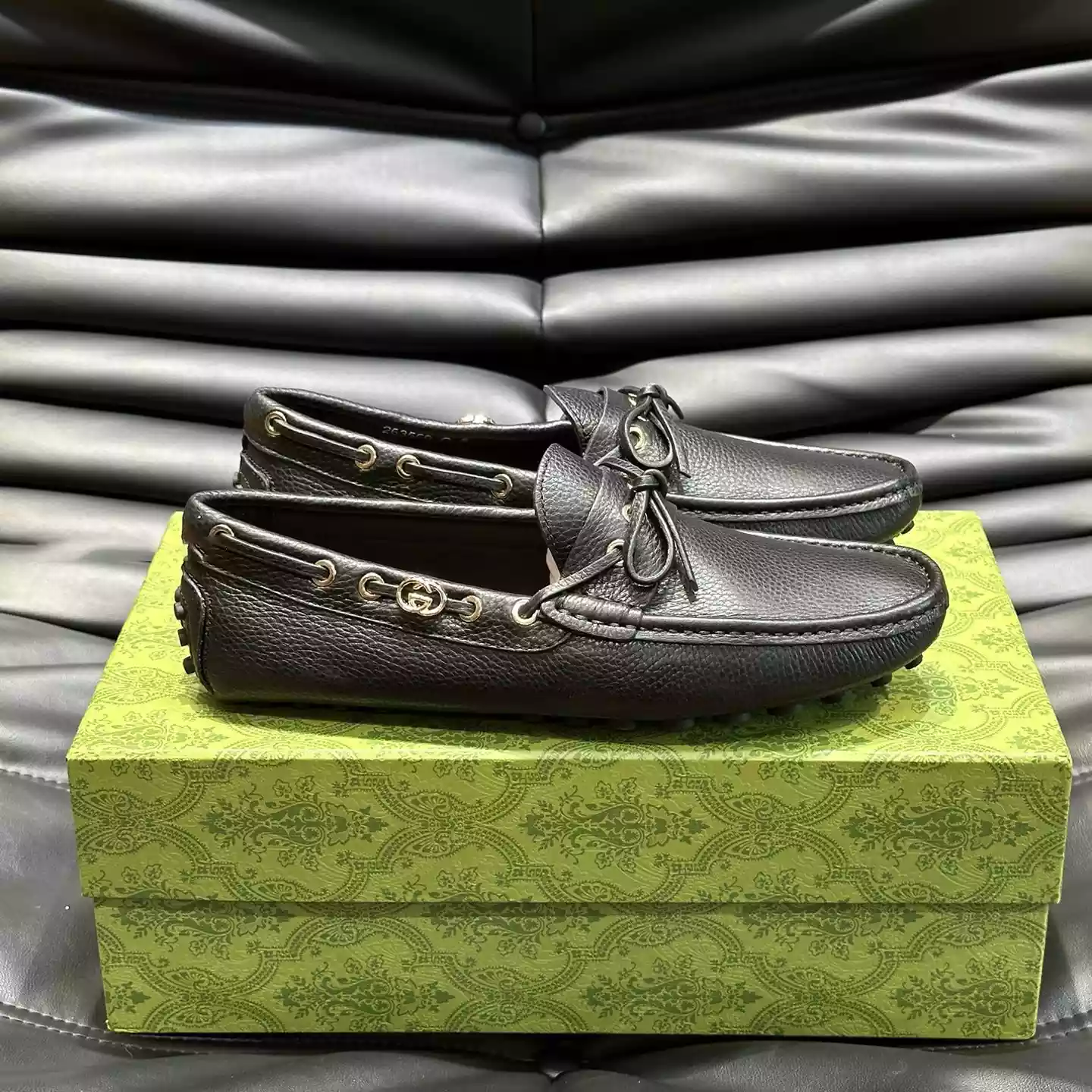 MEN’S DRIVER WITH INTERLOCKING G IN BLACK – GL102