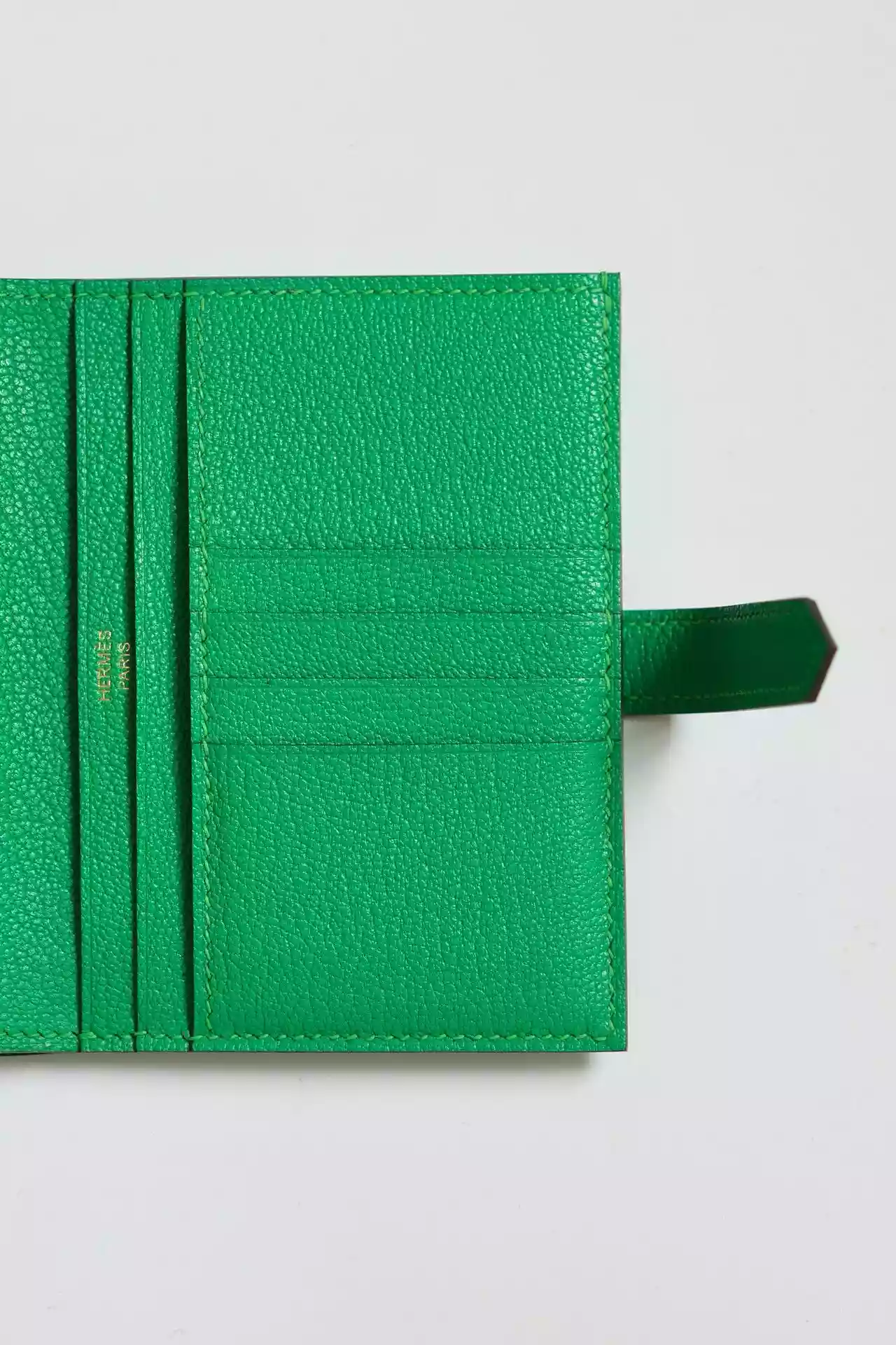 Hermes Bearn Compact Handmade Wallet in Bambou Chevre Mysore Goatskin – HW147