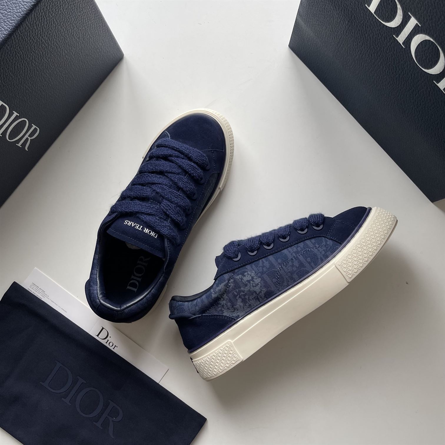 DIOR TEARS B33 SNEAKER – DO131