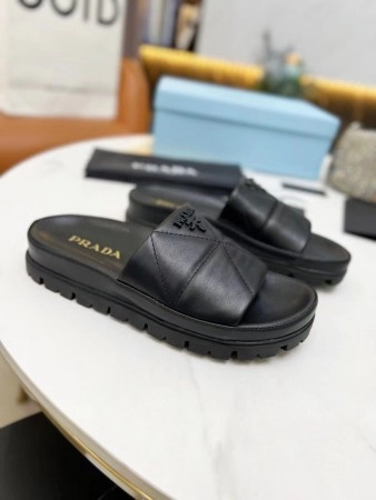 PRADA WOMEN’S SLIDES IN BLACK QUILTED NAPPA LEATHER – PSD083