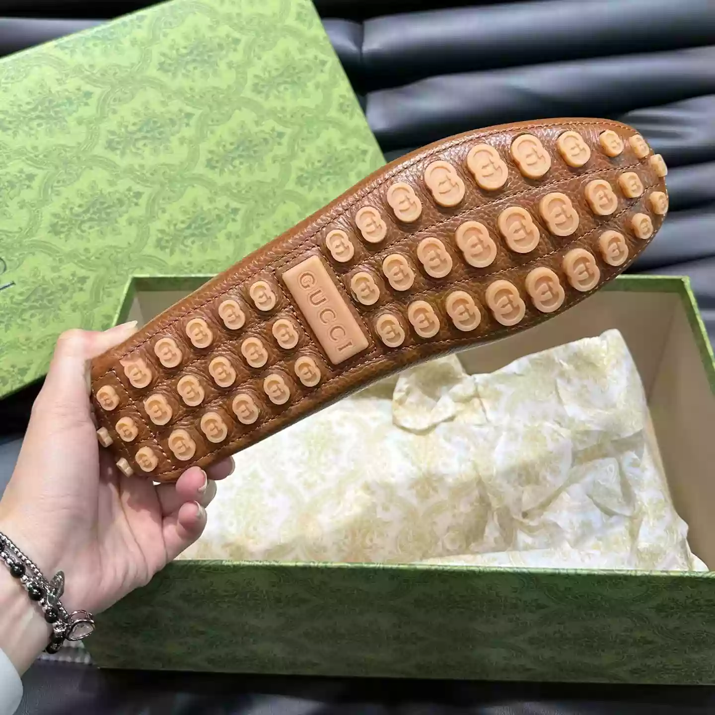 MEN’S DRIVER WITH INTERLOCKING G IN BROWN – GL103