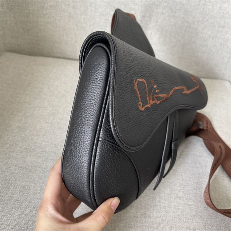 DIOR CACTUS JACK DIOR SADDLE BAG BLACK GRAINED CALFSKIN WITH EMBROIDERED SIGNATURE – DIO019