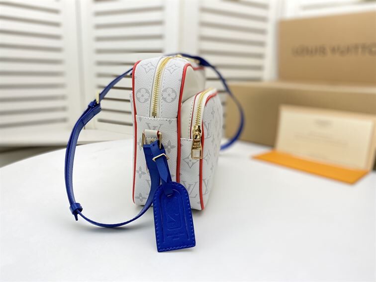 LOUIS VUITTON X NBA NIL MESSENGER ANTARTICA – LVB020