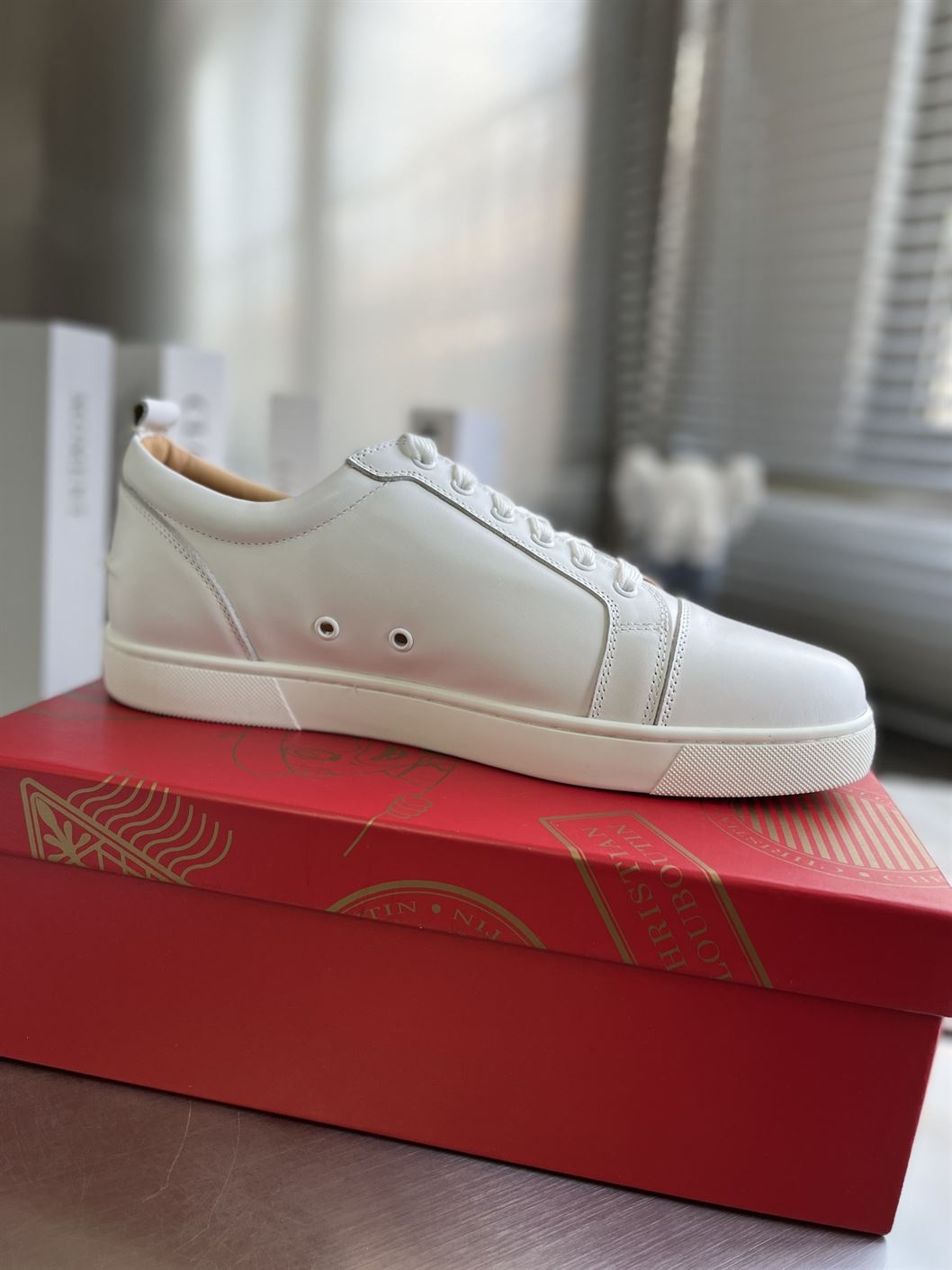 CHRISTIAN LOUBOUTIN LOUIS JUNIOR SNEAKERS – CLS033