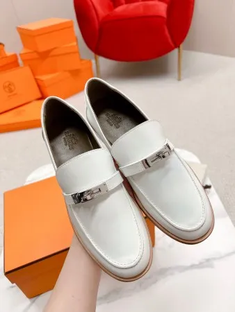 Hermes Women’s Destin Loafers in White Leather – HM072