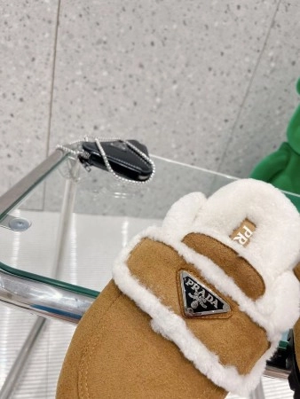 PRADA WOMEN’S SLIPPERS IN TAN SHEARLING – PSD050