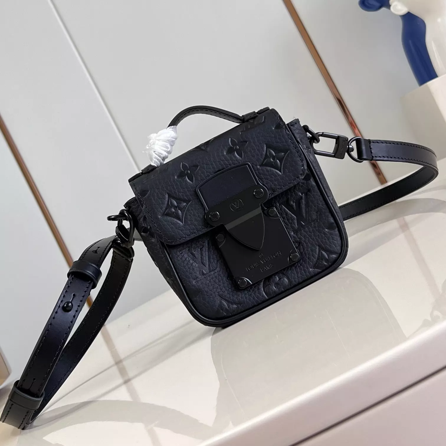 PICO S-LOCK BLACK TAURILLON MONOGRAM M83148 – LW447