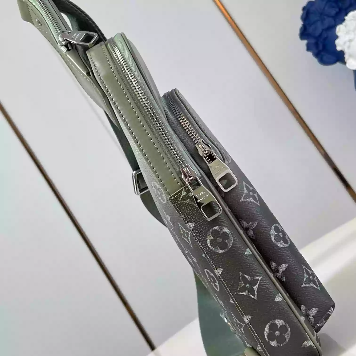 AVENUE SLINGBAG KHAKI MONOGRAM GRADIENT CANVAS M11702 – LW295